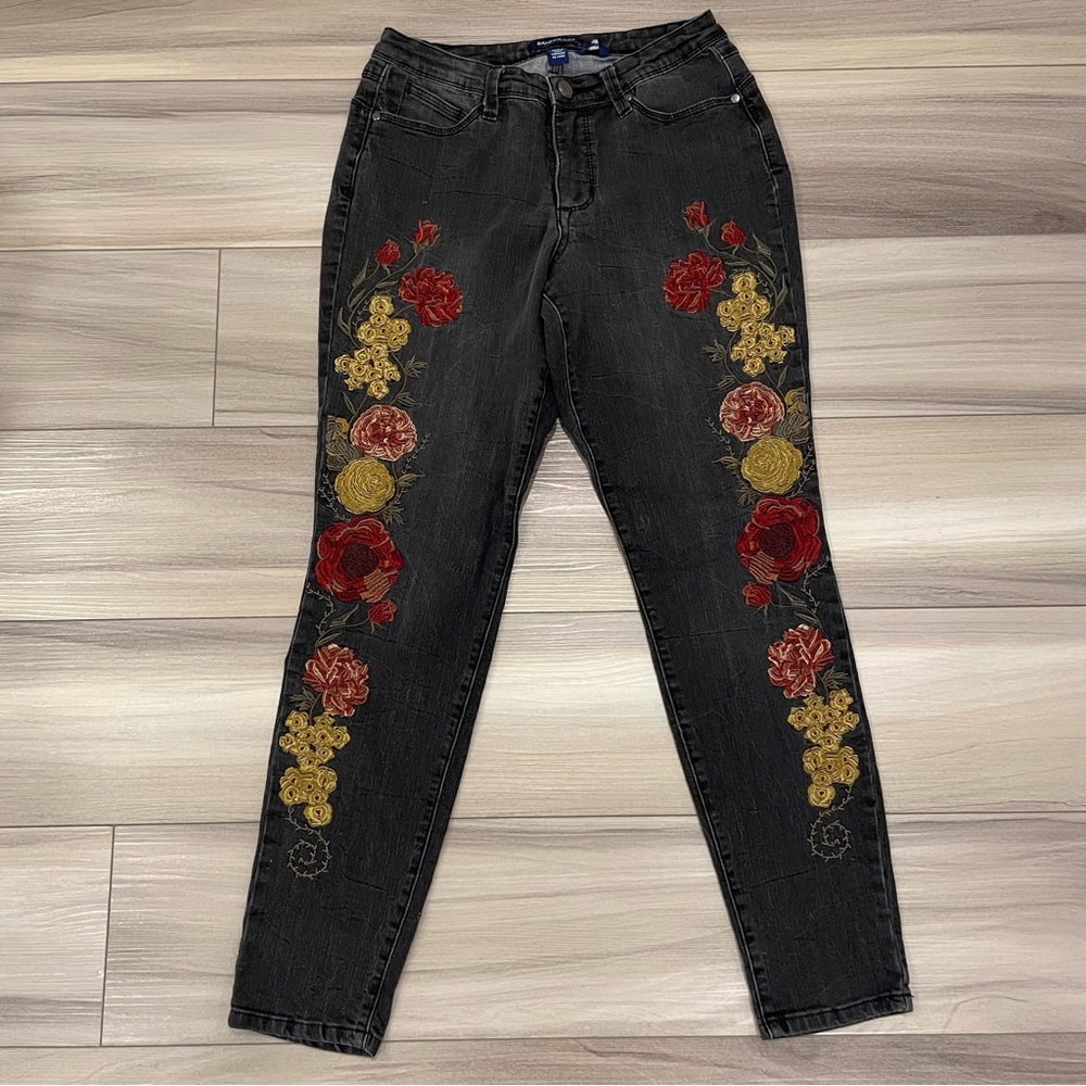 BANDOLINO Lisbeth Curvy Fit Black Wash Denim Jeans with Floral Embroidery Size 6